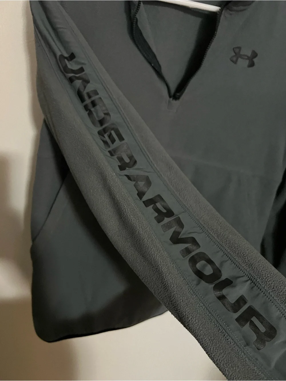 UNDER ARMOUR Classic Logo Athletic Front Pocket‎ Quarter Zip Grey Black Boys XL